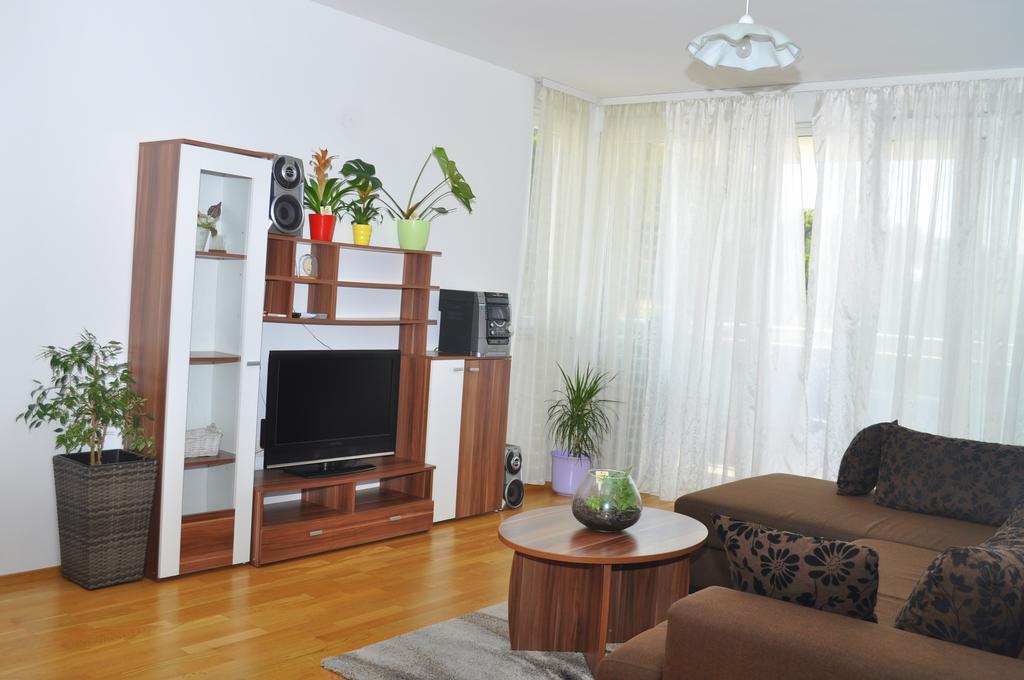 Apartment Kristijan Макарска Екстериор снимка