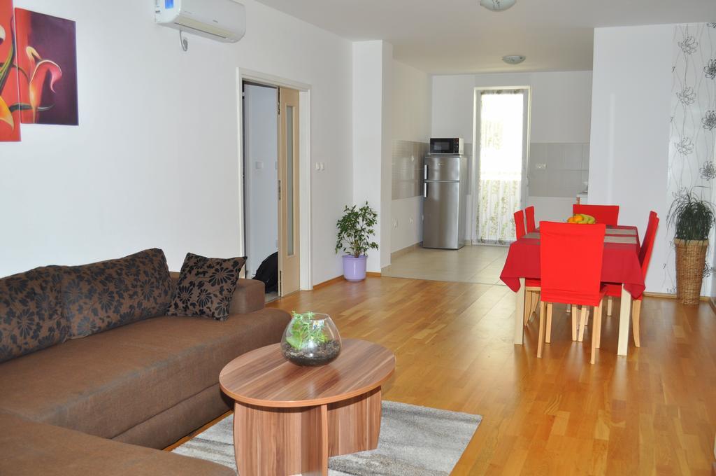 Apartment Kristijan Макарска Екстериор снимка
