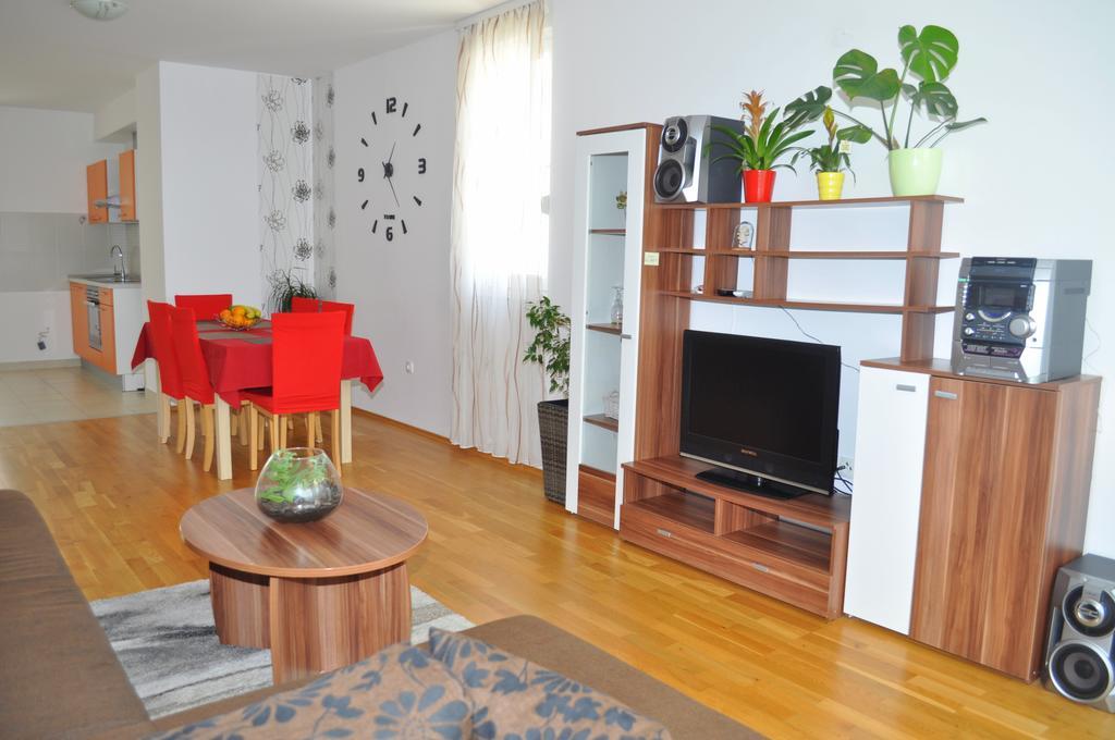 Apartment Kristijan Макарска Екстериор снимка
